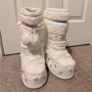 YRU Cream Lace Up Boots with Star Soles